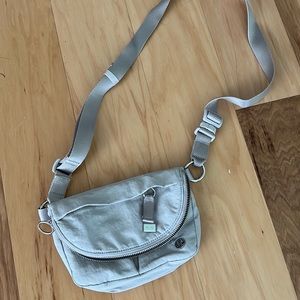 NWOT - LuluLemon festival bag - micro. Light gray.